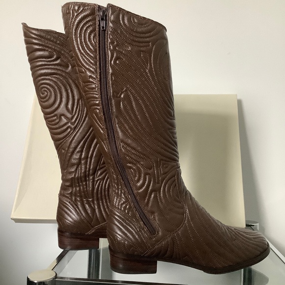 MERE Women's Brown Leather Boots, Size: 8M, Made in Brazil - Picture 3 of 15